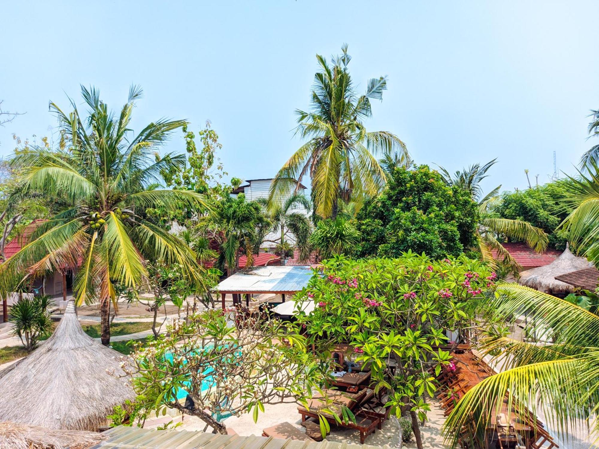 Jati Village, Party Hostel And Bungalows Гили Траванган Экстерьер фото